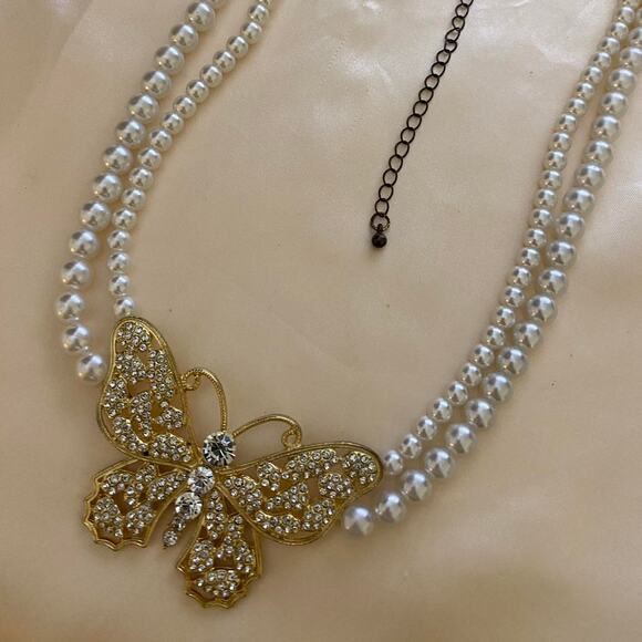 Butterfly two strand faux Pearl Choker - Picture 3 of 8